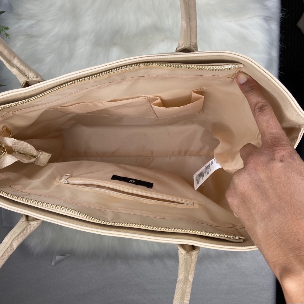 Tan Tote - Picture 6 of 7